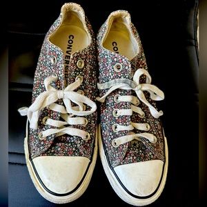 Converse Womens Chuck Taylor All Star Lift Platform Low Vintage dark floral